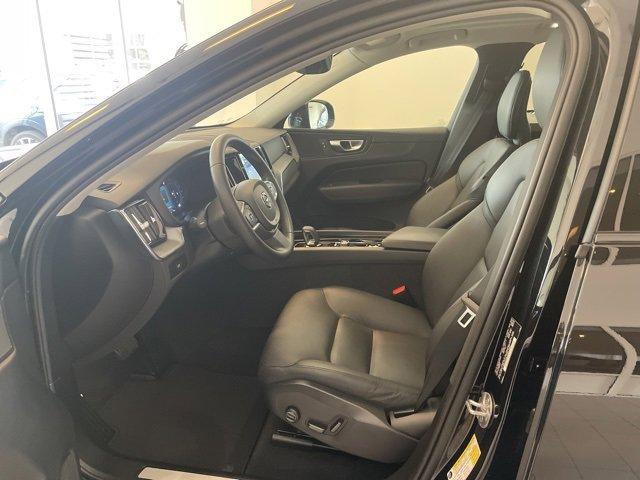 Photo of 2024 Onyx Black Metallic Volvo XC60