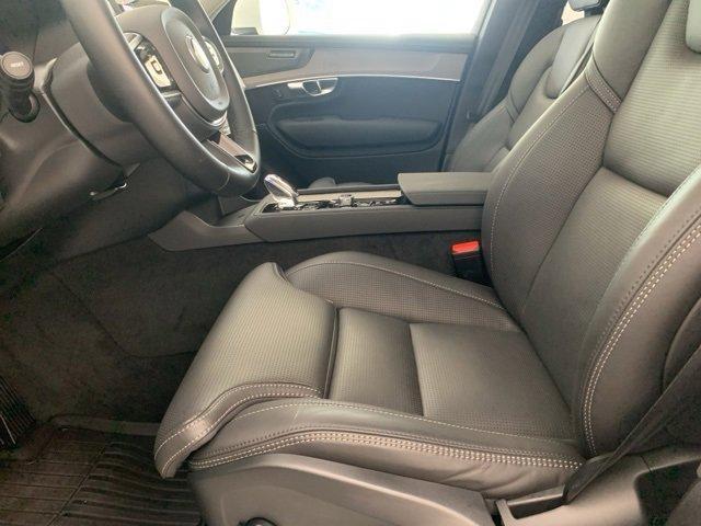 Photo of 2025 Crystal White Volvo XC90