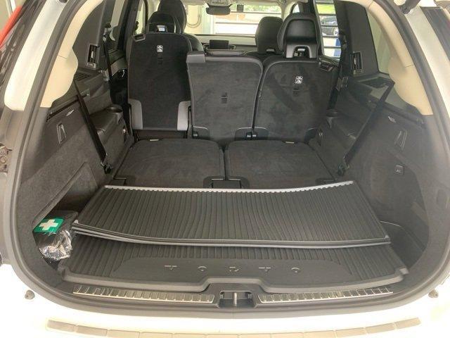 Photo of 2025 Crystal White Volvo XC90