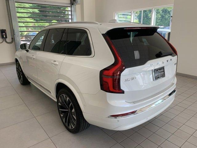 Photo of 2025 Crystal White Volvo XC90