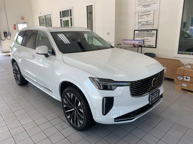 Photo of 2025 Crystal White Volvo XC90
