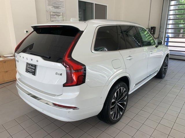 Photo of 2025 Crystal White Volvo XC90