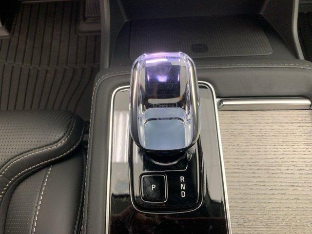 Photo of 2025 Crystal White Volvo XC90