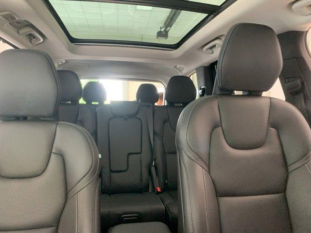 Photo of 2025 Crystal White Volvo XC90