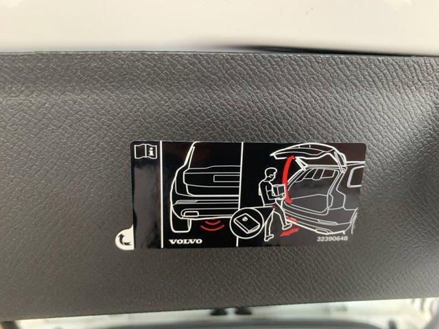 Photo of 2025 Crystal White Volvo XC90