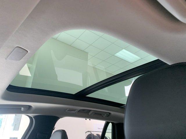 Photo of 2025 Crystal White Volvo XC90