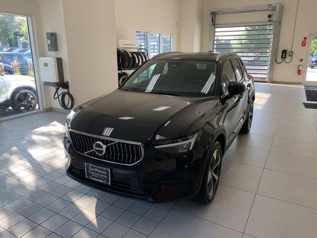 Photo of 2025 Onyx Black Metallic Volvo XC40