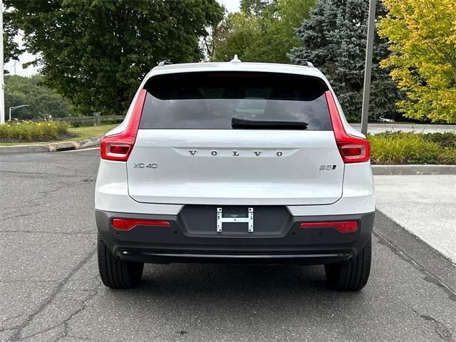 Photo of 2026 Crystal White Volvo XC40