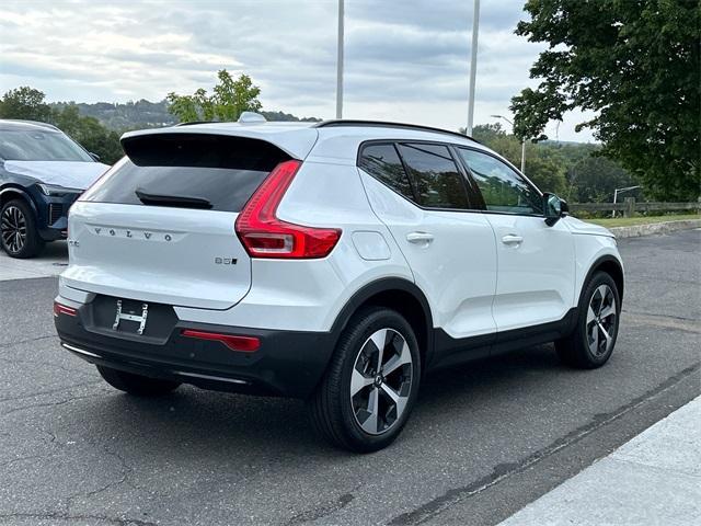 Photo of 2026 Crystal White Volvo XC40