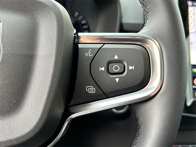 Photo of 2026 Crystal White Volvo XC40