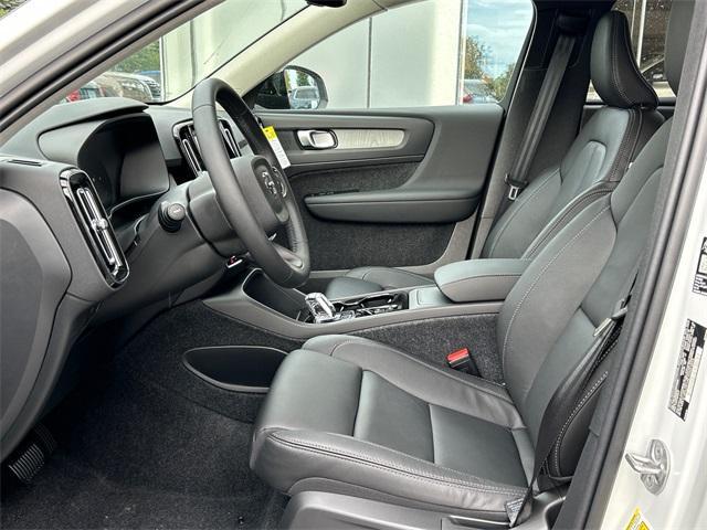 Photo of 2026 Crystal White Volvo XC40