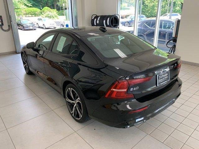 Photo of 2025 Onyx Black Metallic Volvo S60