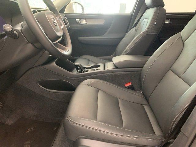 Photo of 2025 Sand Dune Metallic Volvo XC40
