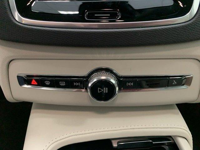 Photo of 2024 Bright Volvo XC90