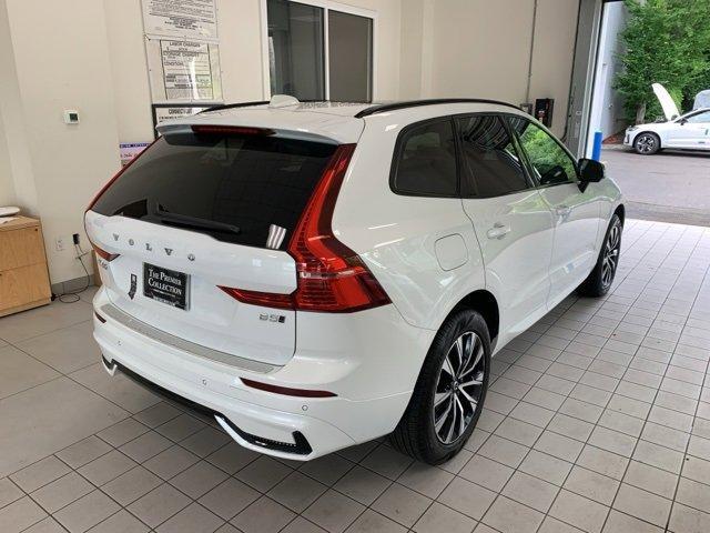 Photo of 2025 Crystal White Metallic Volvo XC60