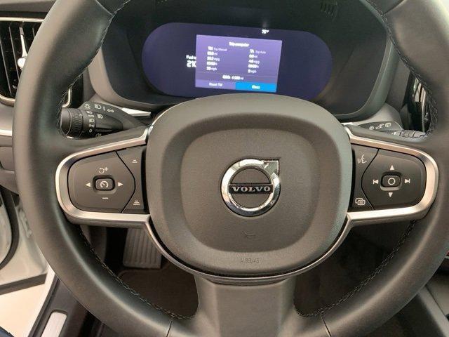 Photo of 2025 Crystal White Volvo XC60