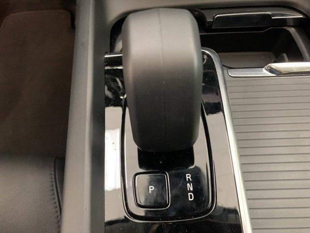 Photo of 2025 Crystal White Volvo XC60