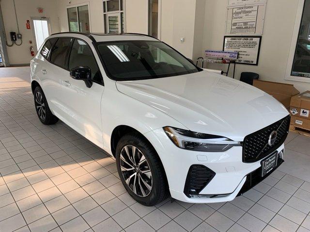 Photo of 2025 Crystal White Volvo XC60
