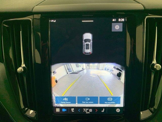 Photo of 2025 Crystal White Volvo XC60