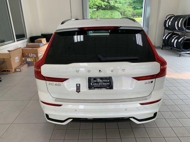 Photo of 2025 Crystal White Volvo XC60