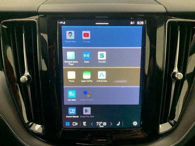 Photo of 2025 Crystal White Volvo XC60