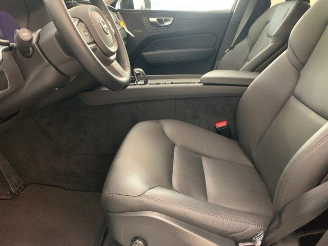 Photo of 2025 Crystal White Volvo XC60