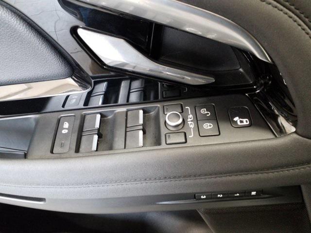 Photo of 2020 Fuji White Land Rover Range Rover Evoque