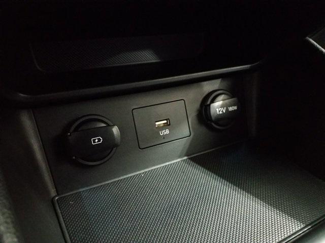 Photo of 2023 Lunar White Hyundai KONA