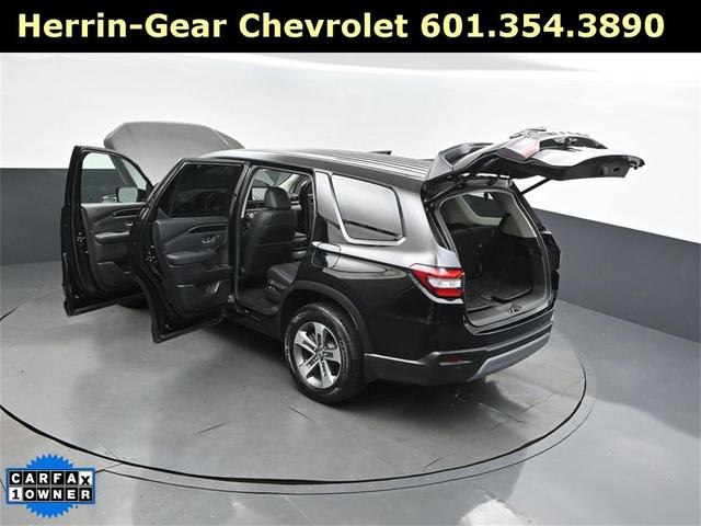 Photo of 2025 Crystal Black Pearl Honda Pilot