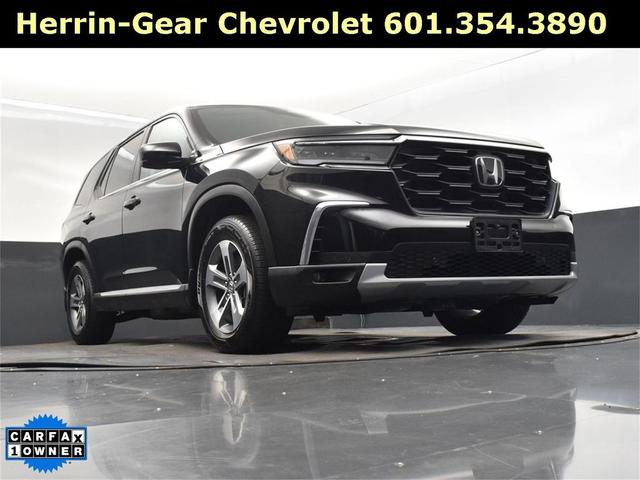 Photo of 2025 Crystal Black Pearl Honda Pilot