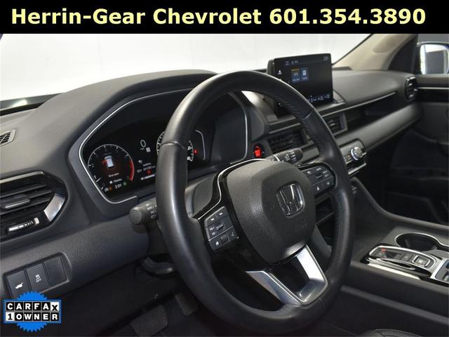 Photo of 2025 Crystal Black Pearl Honda Pilot