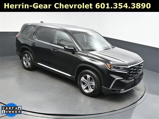 Photo of 2025 Crystal Black Pearl Honda Pilot