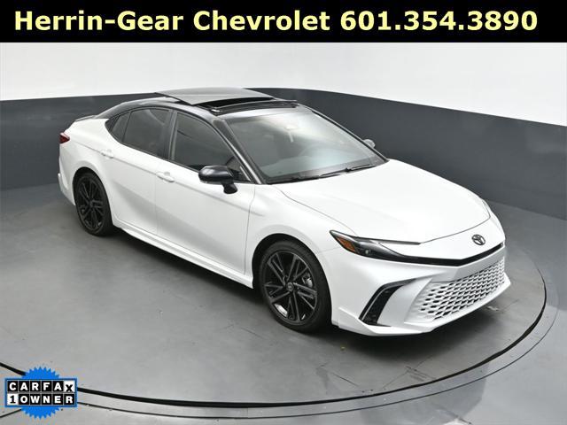 Photo of 2025 Pearl Toyota Camry