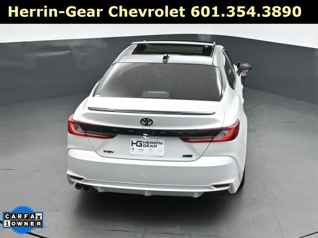 Photo of 2025 Pearl Toyota Camry