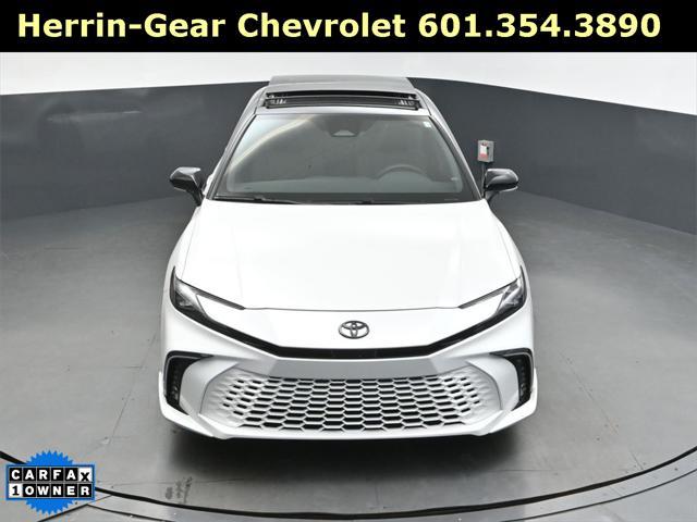Photo of 2025 Pearl Toyota Camry