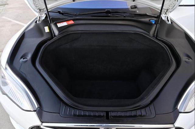 Photo of 2015 Pearl White Tesla Model S