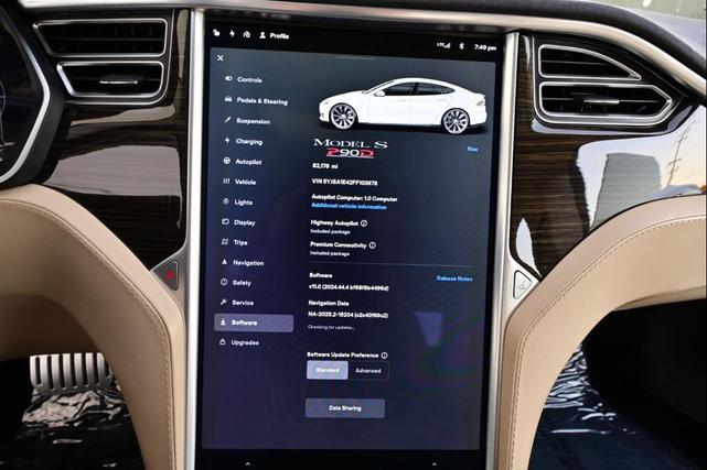 Photo of 2015 Pearl White Tesla Model S