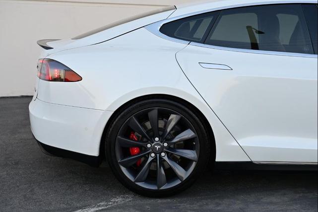 Photo of 2015 Pearl White Tesla Model S