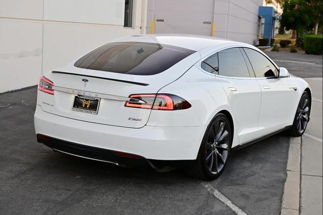 Photo of 2015 Pearl White Tesla Model S