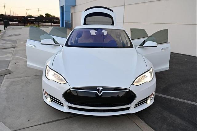 Photo of 2015 Pearl White Tesla Model S