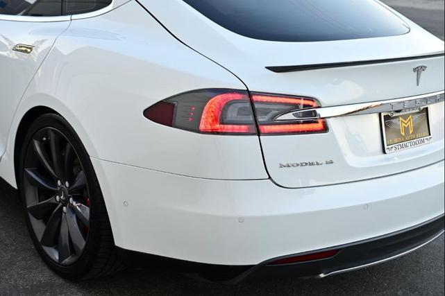 Photo of 2015 Pearl White Tesla Model S