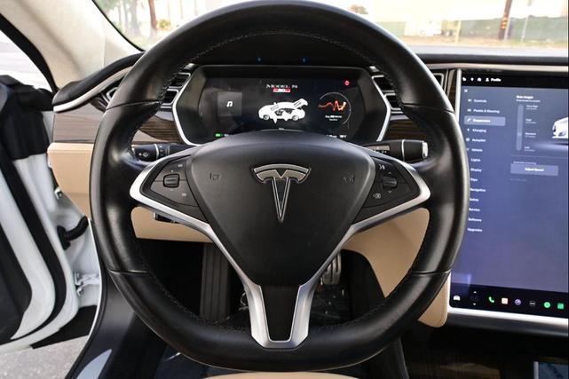 Photo of 2015 Pearl White Tesla Model S