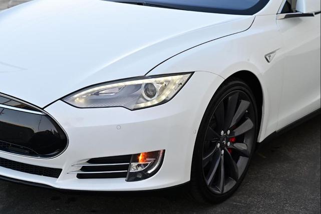 Photo of 2015 Pearl White Tesla Model S