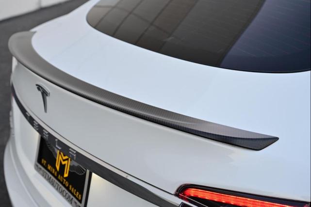 Photo of 2015 Pearl White Tesla Model S
