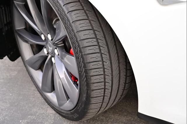 Photo of 2015 Pearl White Tesla Model S