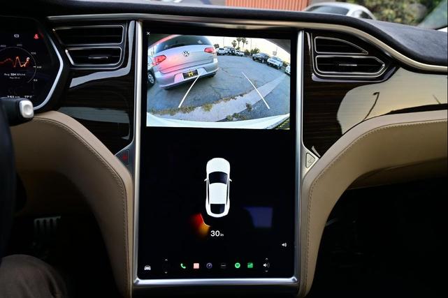 Photo of 2015 Pearl White Tesla Model S