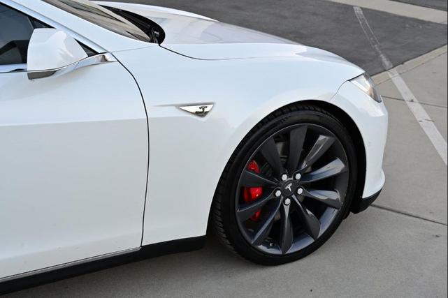Photo of 2015 Pearl White Tesla Model S