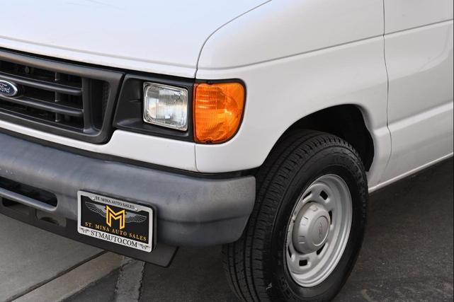 Photo of 2006 White Ford E150