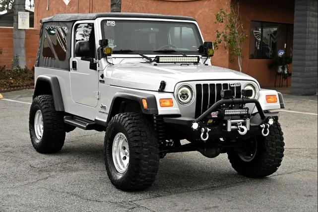 Photo of 2004 Bright Silver Metallic Jeep Wrangler