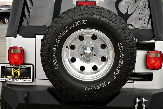 Photo of 2004 Bright Silver Metallic Jeep Wrangler